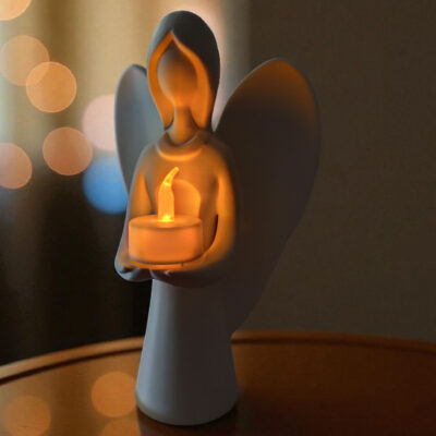 Ange de Noël portant la lumière