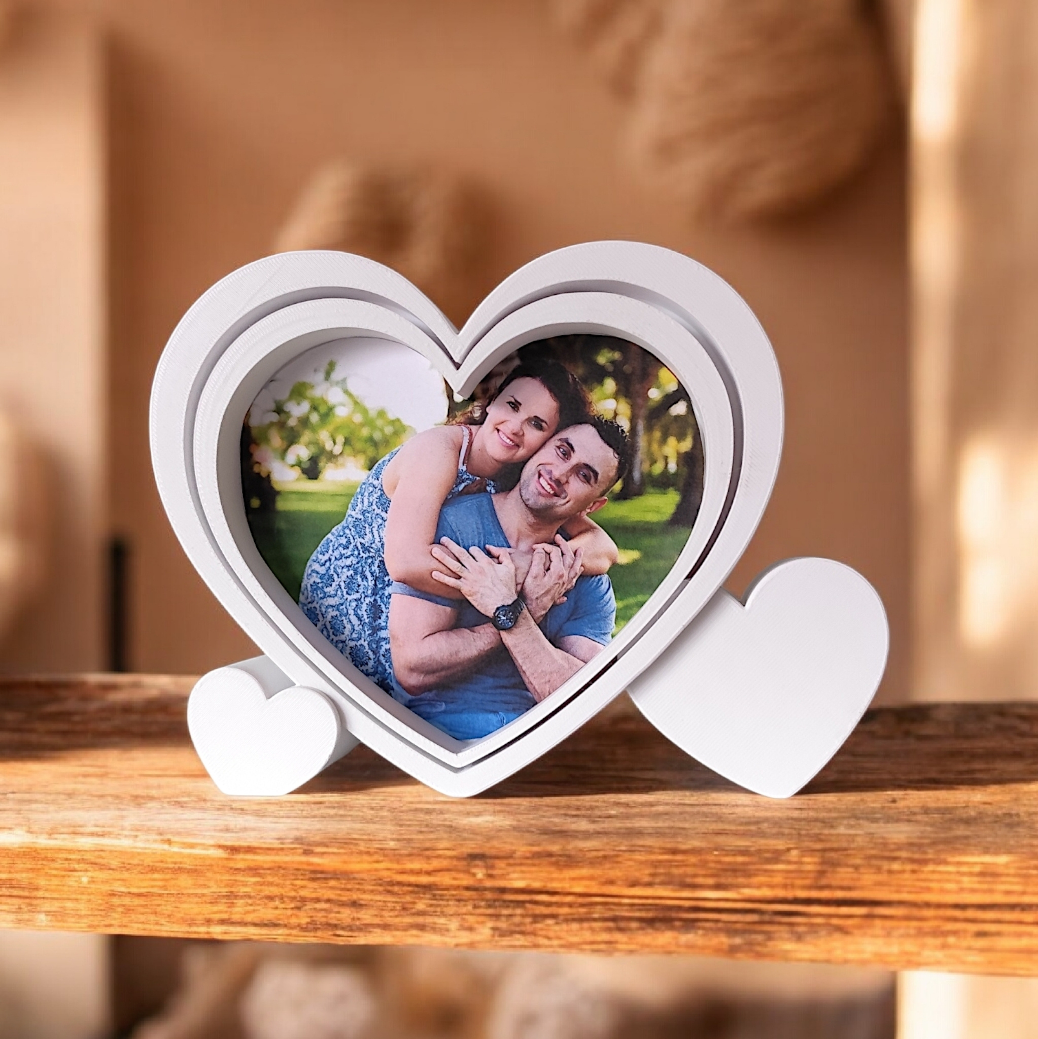 Heart-shaped photo frame (with cutting template)