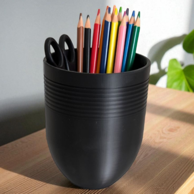 Grand gobelet utilitaire avec une touche décorative