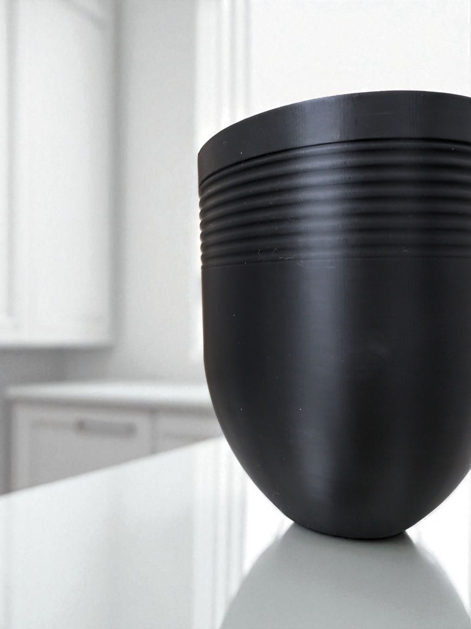 Large utility cup with a decorative touch — view 2