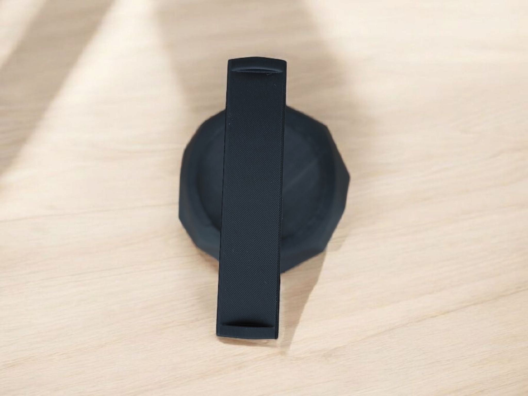 Support imposant pour casque d’écoute low poly — vue 4