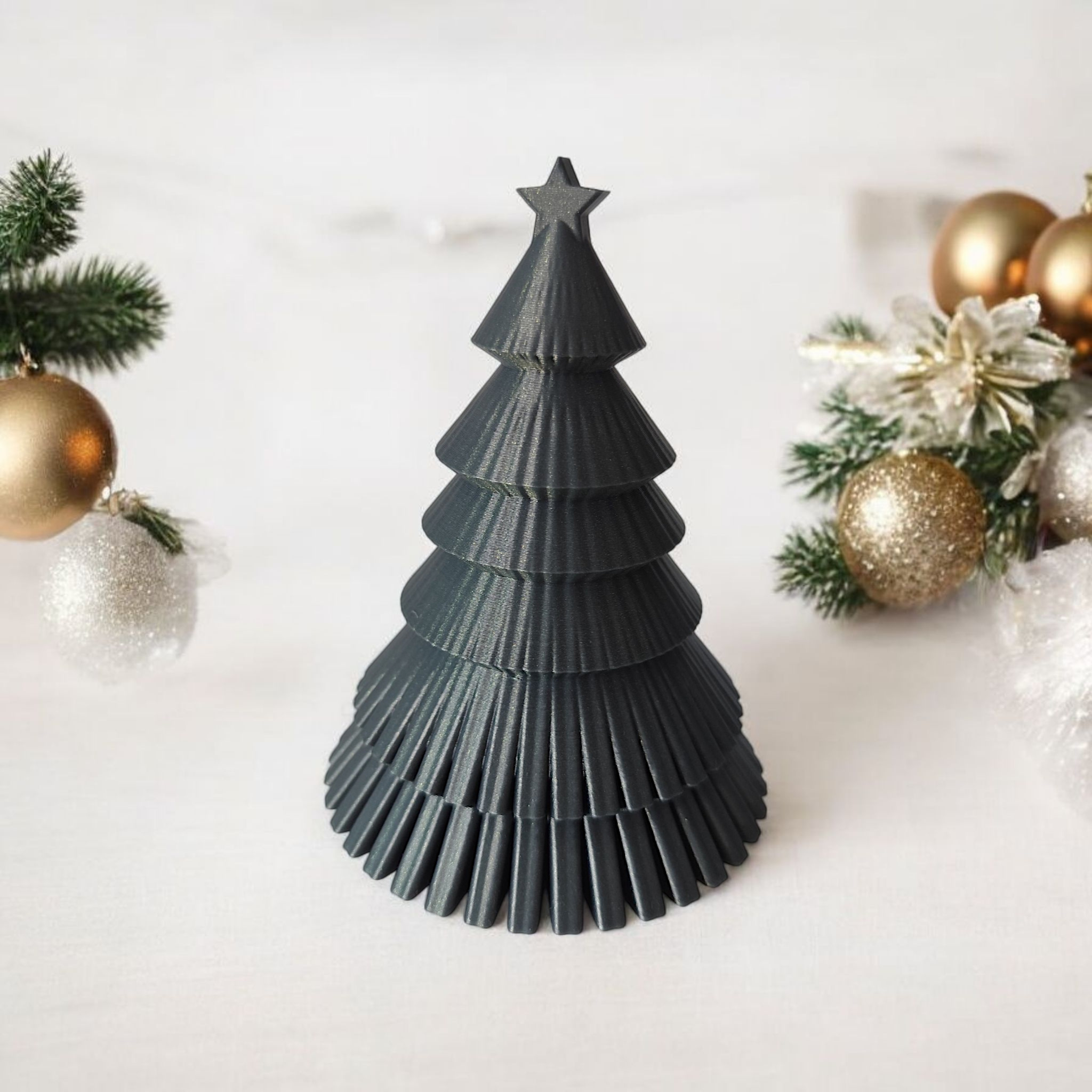 Ribbed Christmas tree with star — view 3