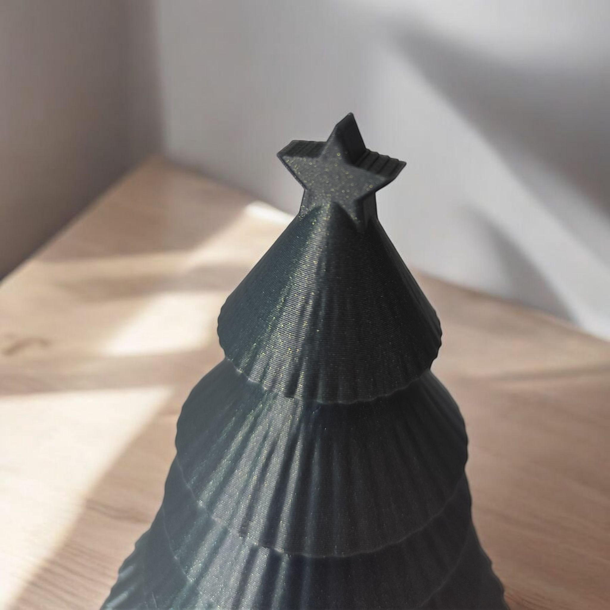 Ribbed Christmas tree with star — view 4