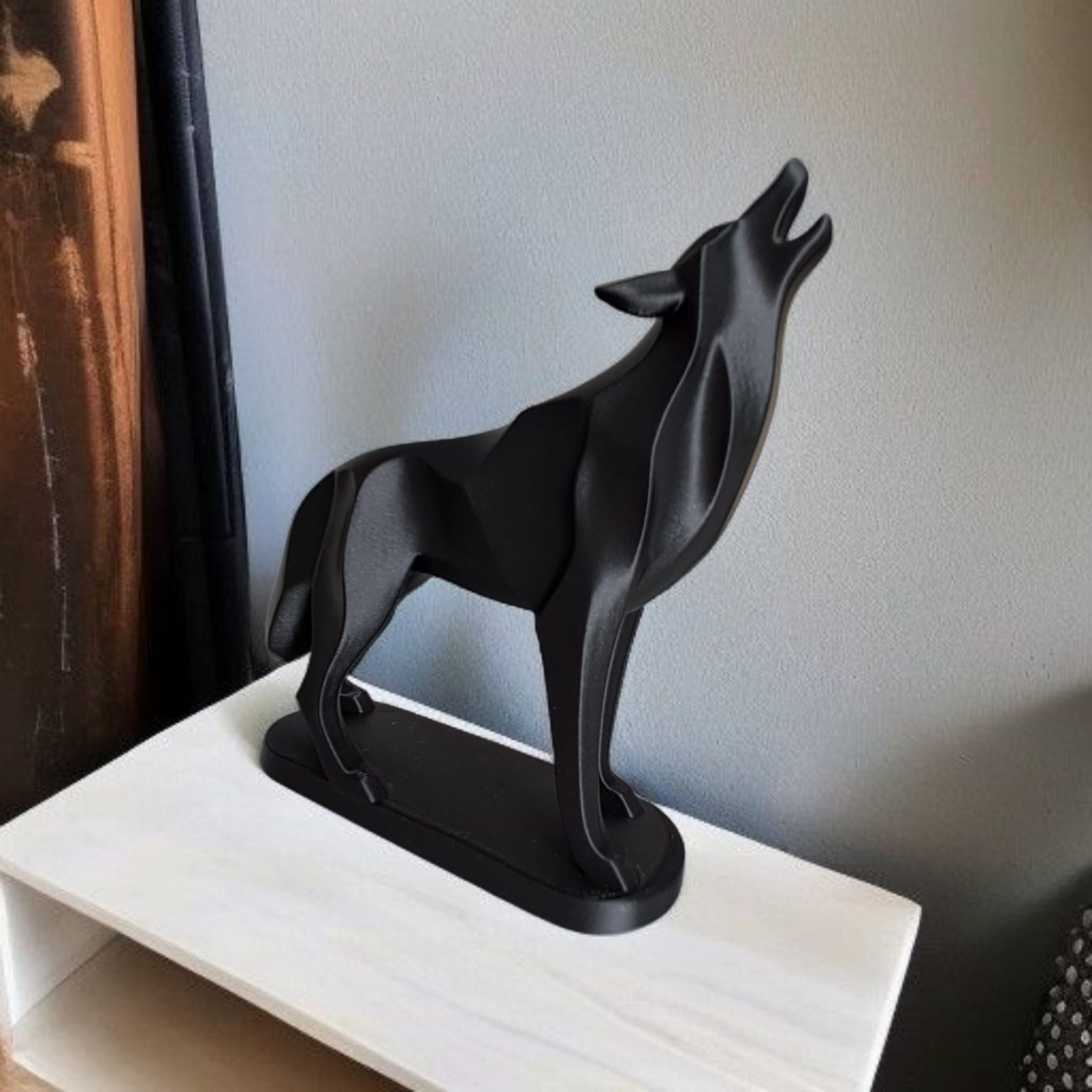 Minimalist standing howling wolf — view 2