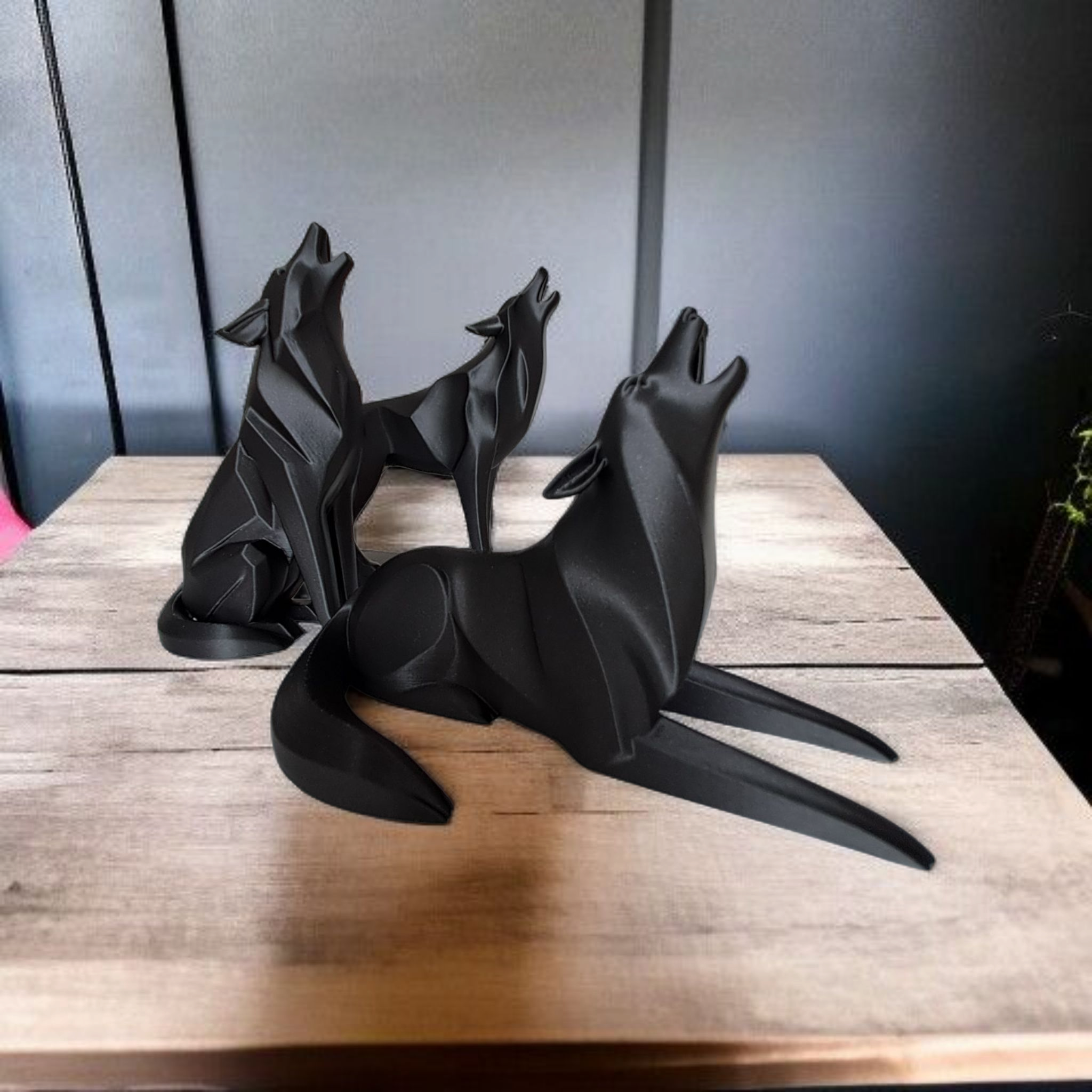 Minimalist lying howling wolf — view 2
