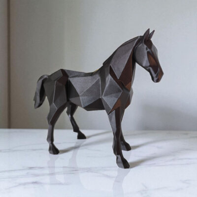 L’Étalon low poly minimaliste
