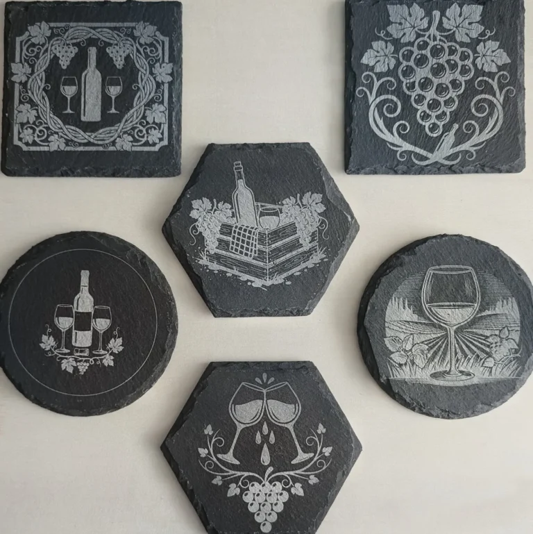 Sous-verres en ardoise gravés au laser, motifs vin et vigne