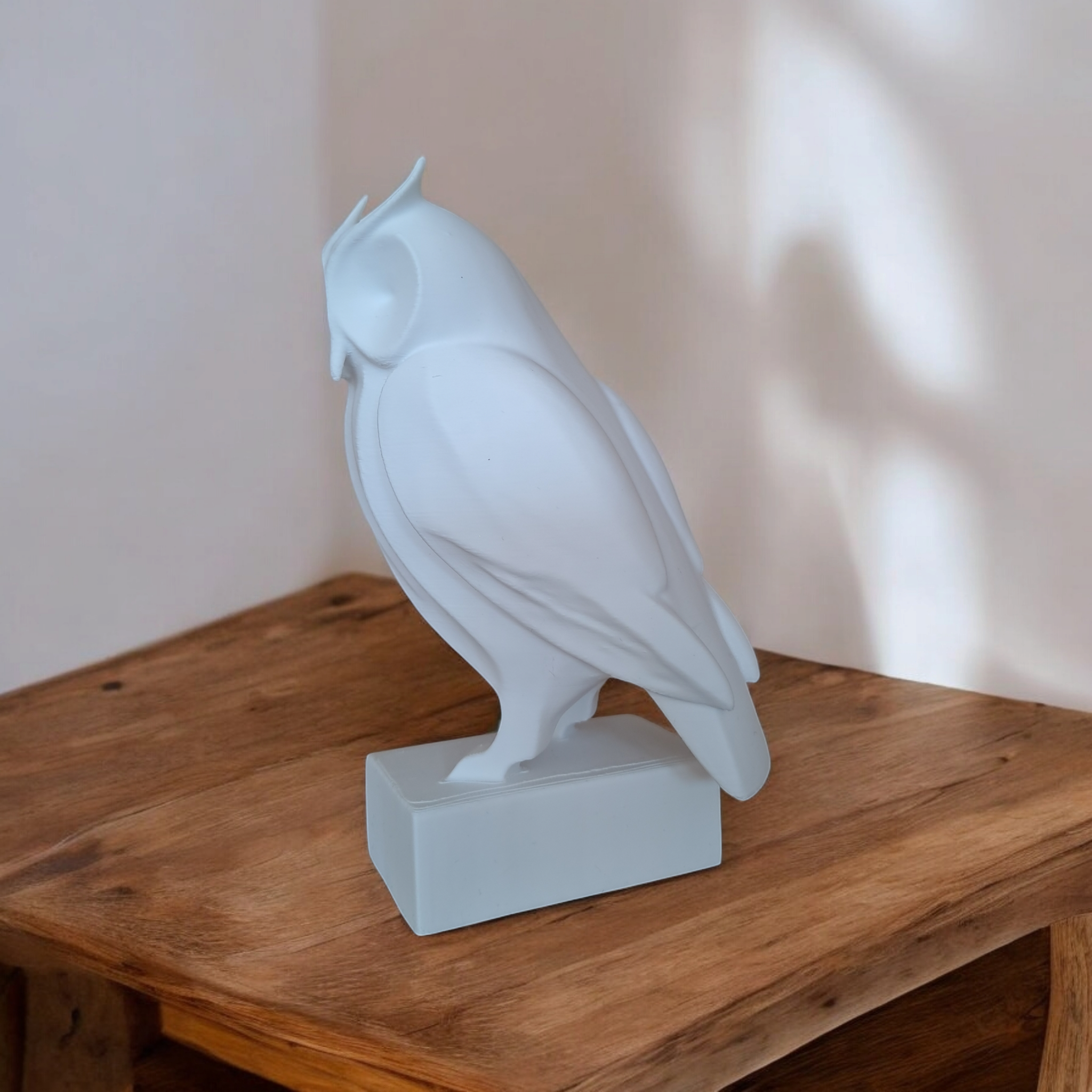 Majestic owl on a base — view 2