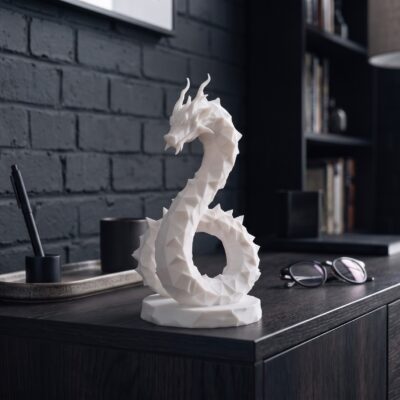 Sculpture de dragon Hydre low poly au corps enroulé, imprimée en 3D