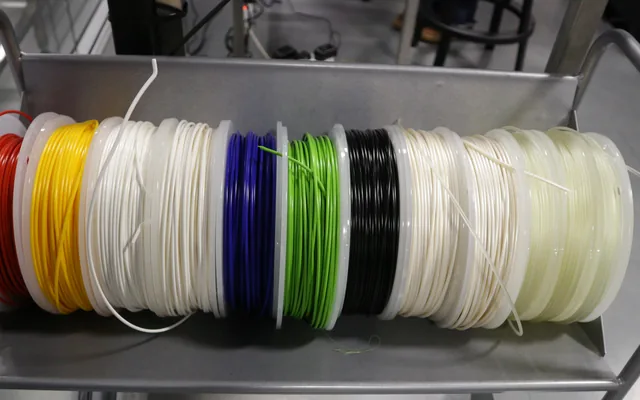 Bobines de filament de couleurs variées pour pièces d’extérieur