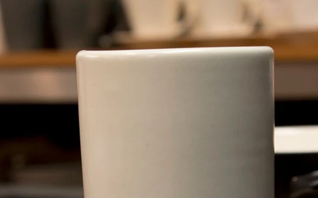 Tumbler classique en céramique unie, prêt à graver